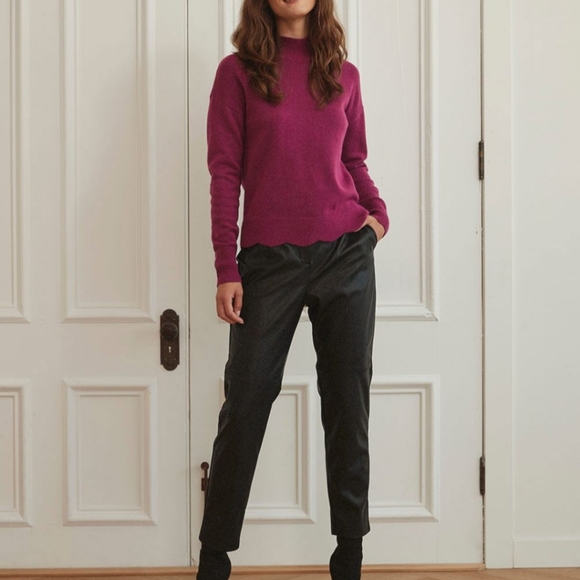 Soft Spongy Knit Sweater With Scalloped Edges - Picture 3 of 7